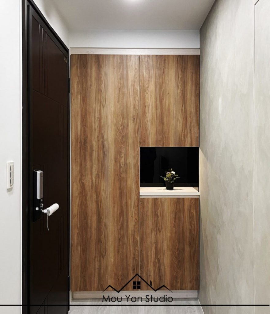 是PULO平台上的張家豪室內設計師的裝潢案例，為一充滿設計感的入口玄關，帶著時尚高雅的感覺。